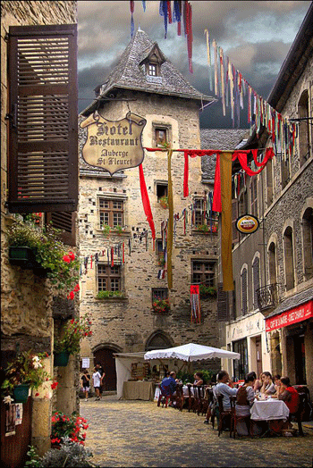 Estaing Image